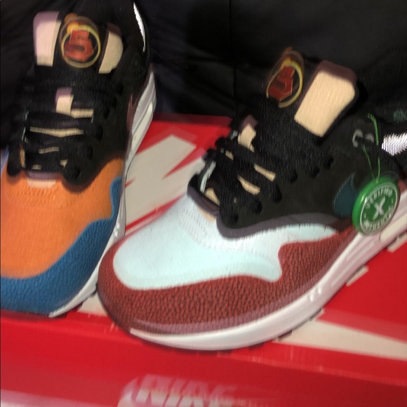 Air Max 1s - Picture 2 of 3